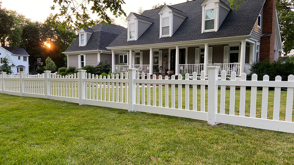 White vinyl picket fence installed in Tinley Park, Illinois